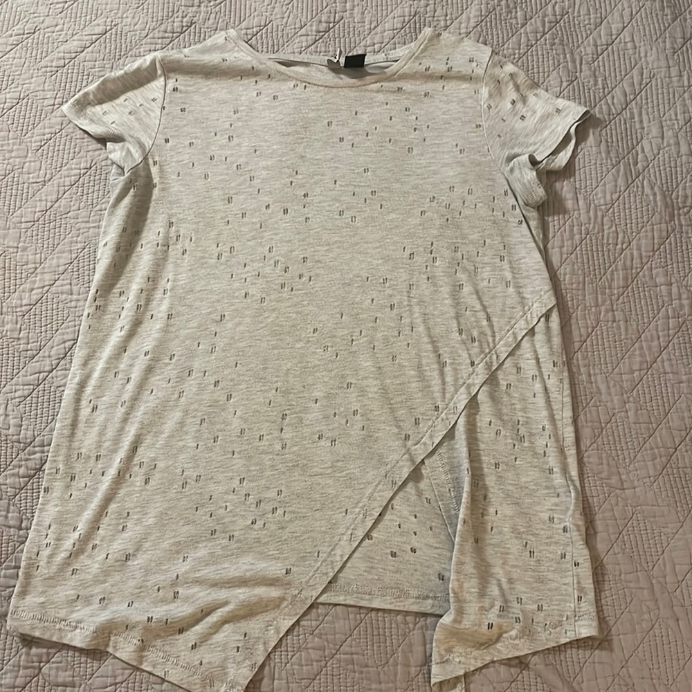 Grey t shirt